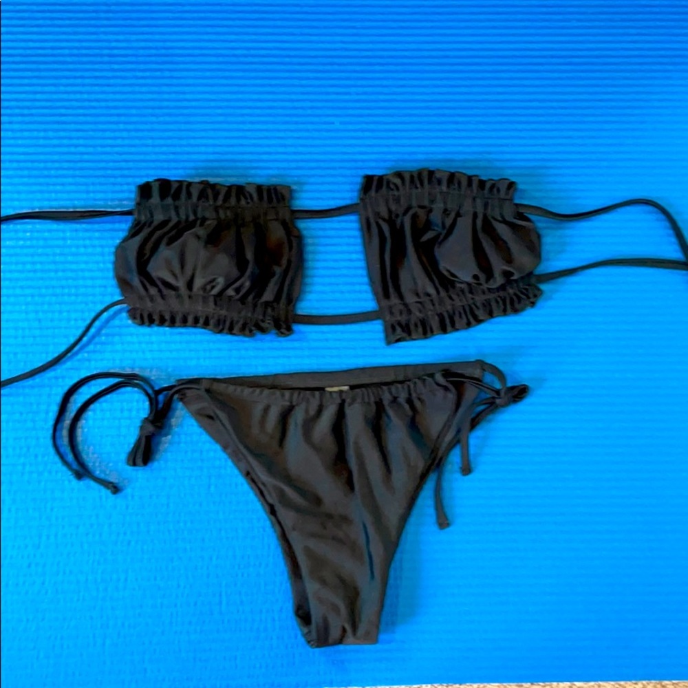 Bikini - Picture 2 of 2